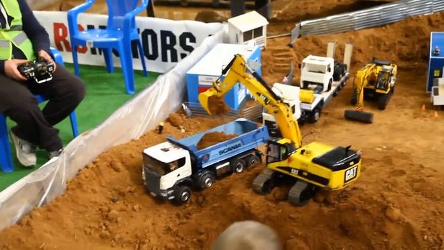 Масштабные радиоуправляемые строительные модели. Погрузка в карьере смотреть онлайн