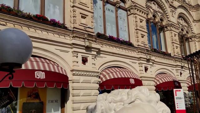 Москва, цветы, июль 2021. Гулял у ГУМа. смотреть онлайн