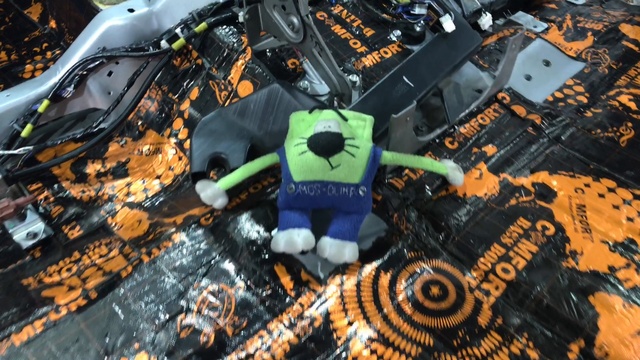 Ниссан Патрол шумоизоляция салона и антискрип торпедо. Устранение вибраций, шумов, сверчков, скрипов смотреть онлайн