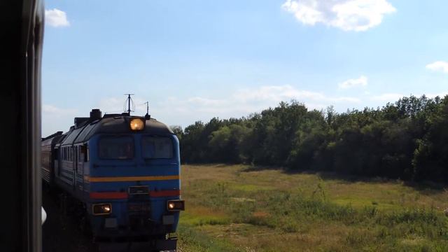 2М62У-0318 с пригородным поездом смотреть онлайн