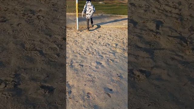 колян отбивает мячи 3 часть смотреть онлайн