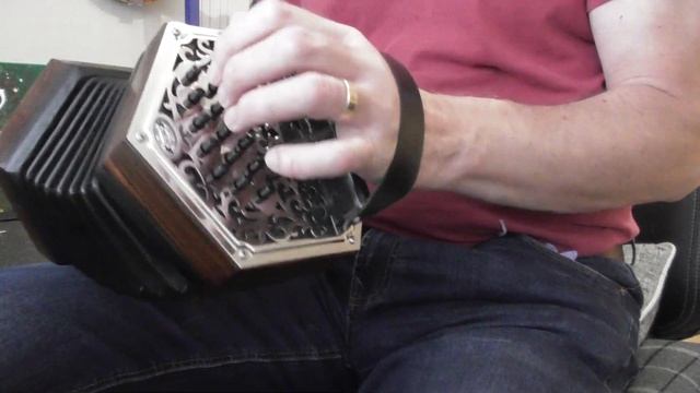 What Type Of Concertina Do I Have - English Or Anglo? смотреть онлайн