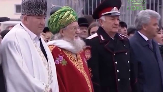 У стен Московского Кремля состоялась церемония открытия Памятника св князю Владимиру смотреть онлайн