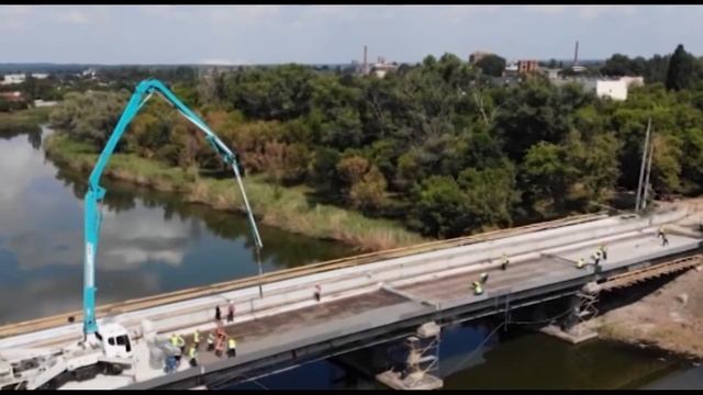 У Слов'янську триває ремонт моста через річку Казенний Торець смотреть онлайн