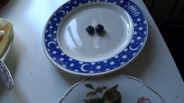 Много шью, Приехала ученица, Я сбежала на море. Курицы захватили двор. смотреть онлайн