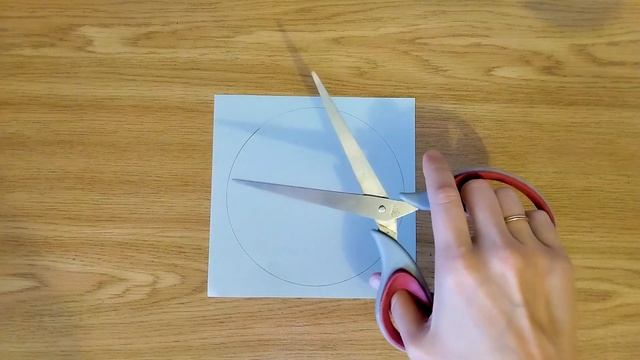 Яркий цветок из стикеров. Поделка из бумаги для заметок Bright flower made from stickers. смотреть онлайн