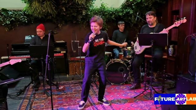 MOVES LIKE JAGGER - Владимир Буяков ft. Асет Самраилова смотреть онлайн