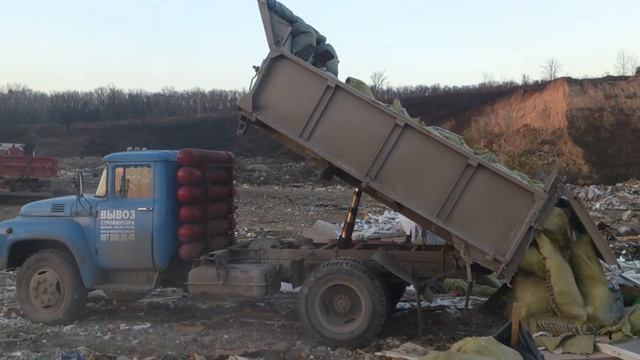 Киев Высыпка мусора на городской свалки смотреть онлайн