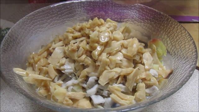 Салат с кальмарами и грибами смотреть онлайн