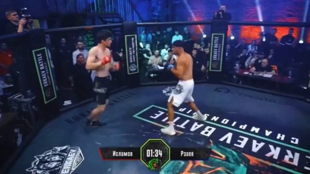 🇦🇿Сеймур Рзаев зарубился и вырубил соперника как и обещал Первом раунде на проекте Еркаев Баттл 🔥 смотреть онлайн