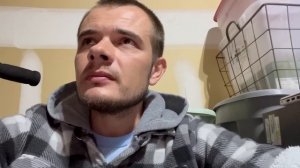 Колекция монет в контейнере бабушки