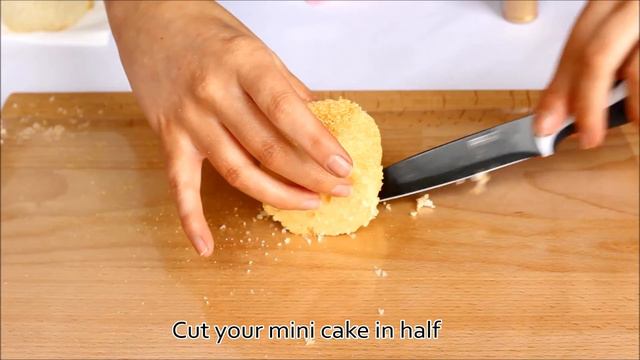 Glitter Mini Cakes With Gold Glitter Spray