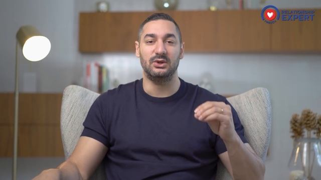 Too available when I'm in love: How to make him chase YOU again! смотреть онлайн