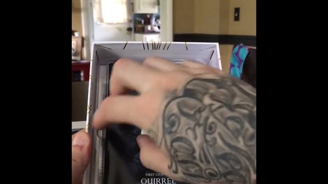 LewChief unboxes Hollow Knight Collectors Edition for Nintendo Switch смотреть онлайн