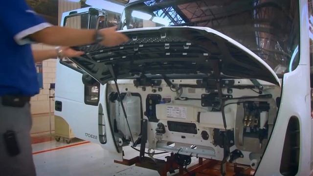 ?¿De DÓNDE es la marca IVECO? ? AQUÍ se fabrican los Camiones y Autobuses IVECO más VENDIDOS 2022 смотреть онлайн