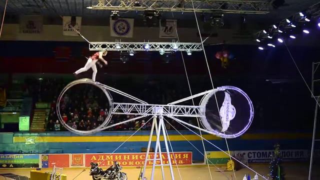 Круг смерти.Цирк Демидовых. DEMIDOWS SHOW. Прокопьевск 2018 смотреть онлайн