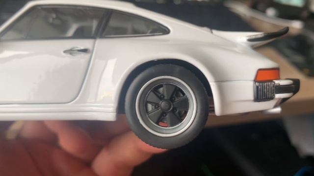 Обзор модели Porsche 911 Turbo от Welly смотреть онлайн