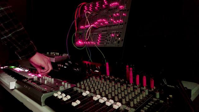 House track with behringer 2600 as bassline смотреть онлайн