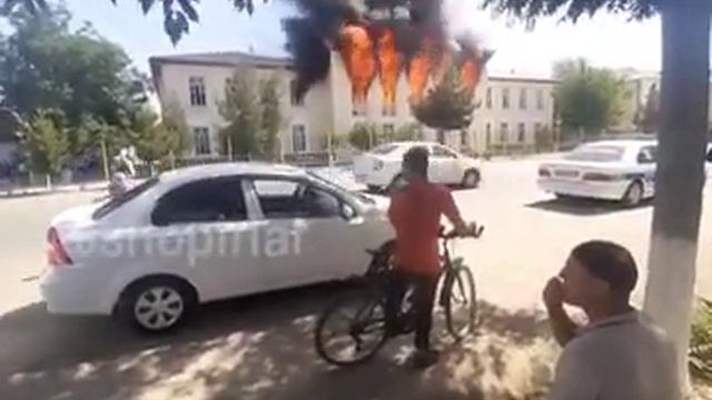 TERMIZDA MAKTAB BINOSINING 2-QAVATI YONIB KETDI смотреть онлайн
