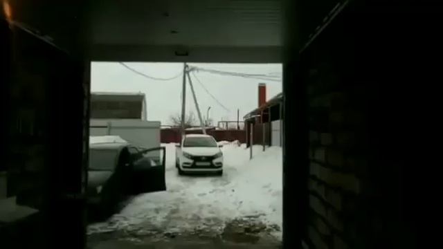 Очередной монтаж секционных ворот от компании "АвтоВорота" смотреть онлайн