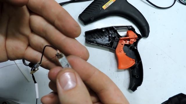 Как починить клеевой пистолет (Термоэлемент) Ремонт клеевого пистолета после КЗ. смотреть онлайн