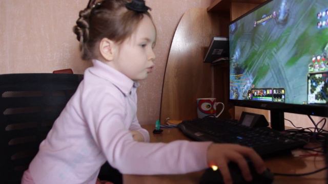 Дочь снова играет в League of Legends ) смотреть онлайн