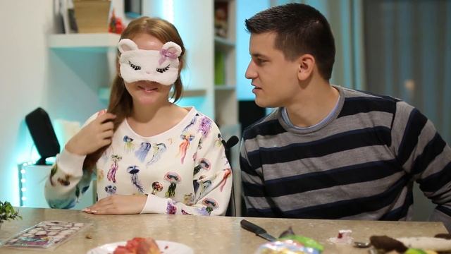EAT ME CHALLENGE! | ВЫЗОВ ОТГАДАЙ ЕДУ! | SWEET HOME смотреть онлайн