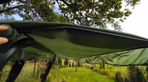 Не нарадуюсь с придумки! За 10 секунд увеличила крышу садовых качелей - и солнце больше не мешает