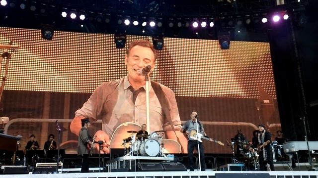 Bruce Springsteen - Wild thing (Troggs Cover) HD (Páirc Uí Chaoimh, Cork 18.7.13) смотреть онлайн