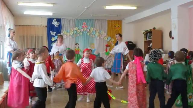 Песня"Пошла Влада за водой".The song "Vlad went for water." смотреть онлайн