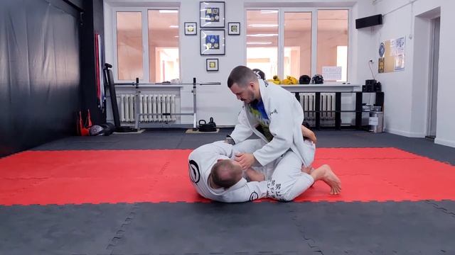 4 атаки с лапелом из закрытого гарда | На татами с Combat Corner смотреть онлайн