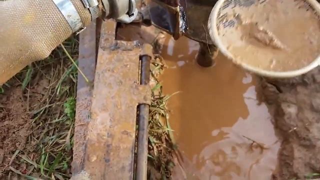 Добурились до воды! Глубина 31,5м. Самоизлив из скважины. смотреть онлайн
