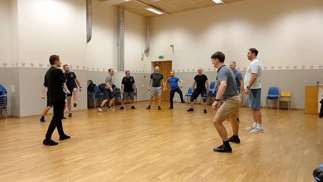 Haka (Māori Haka). Rahvatantsuselts Pääsuke. Koolituse Algus. Хака (маори Haka).