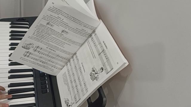 игра на синтезаторе произведение шляпа смотреть онлайн