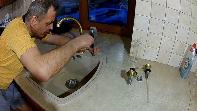 УСТАНОВКА КУХОННОГО СМЕСИТЕЛЯ И ДОЗАТОРА смотреть онлайн