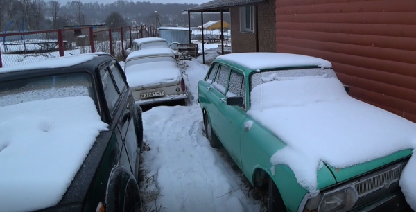 Собрание старых автомобилей в РетровичЛенде