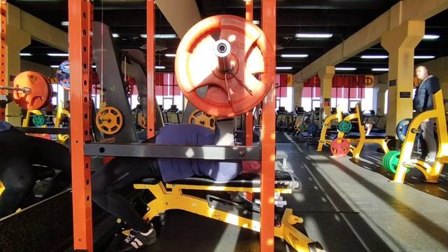 Д 4: Жим штанги лежа узким хватом, 100 кг, 2 подход. смотреть онлайн