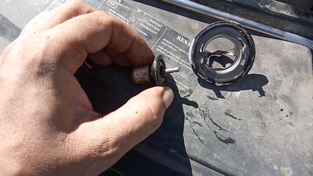 Рено Логан / Как выгнать воздух из системы охлаждения смотреть онлайн