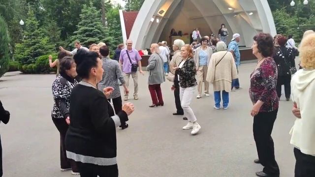 Ой смереко Танцы ?? в парке Горького Май 2021 Харьков смотреть онлайн
