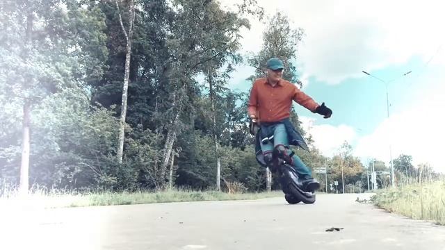 Отрабатываем технику на моноколесе Inmotion V8 смотреть онлайн