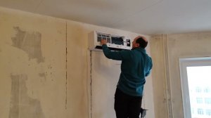 Демонтаж внутреннего блока кондиционера | Снять внутренний блок кондиционера для ремонта помещения