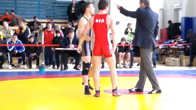 Чемпионат Украины по греко-римской борьбе 2013 года. 1993-95гг.р.-А1-69 смотреть онлайн