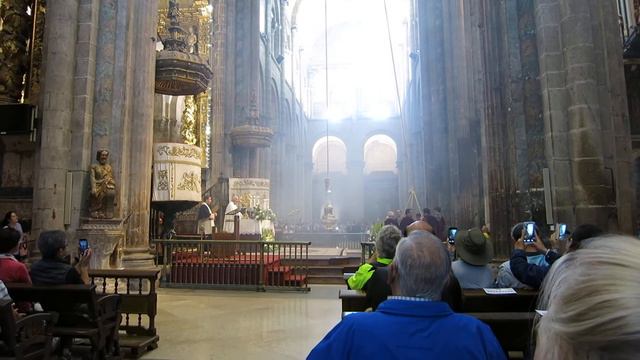 Swinging Botafumeiro at Santiago de Compostela смотреть онлайн