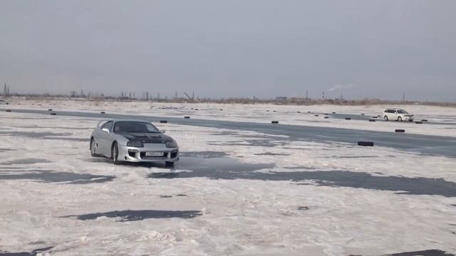 Ледовые баталии Абакан 16.02.2014. Полный привод липа Lancer X EVO vs. T. Caldina смотреть онлайн