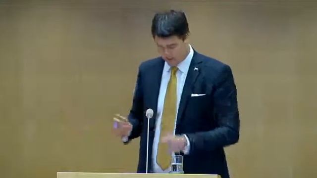 Oscar Sjöstedt - "10.000 sjuksköterskor jobbar i helt andra yrken" смотреть онлайн