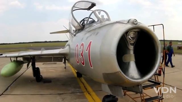 Самолеты СССР: МиГ 15 смотреть онлайн