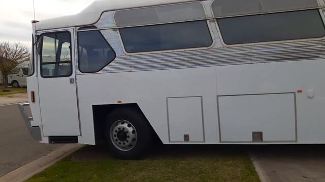 Nissan UD PRX102D Coach 1st run in over 6 years смотреть онлайн