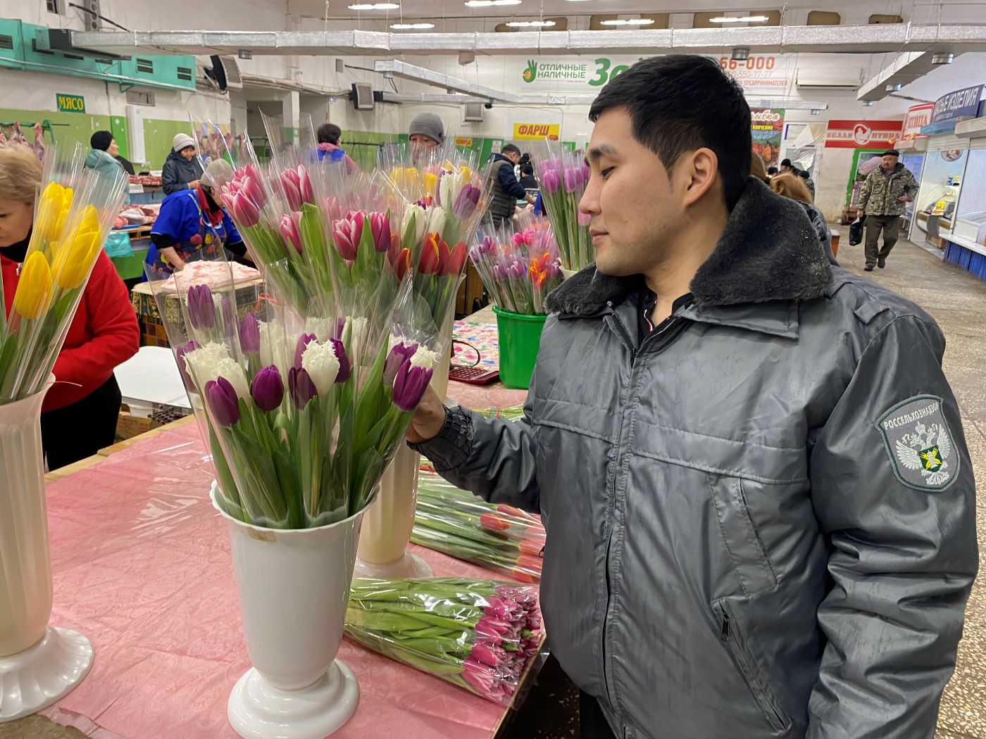 Россельхознадзор проверил цветочную продукцию на рынке Элисты смотреть онлайн