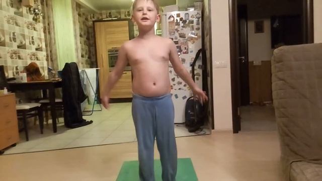 Ваня занимается спортом, это помогает худеть смотреть онлайн
