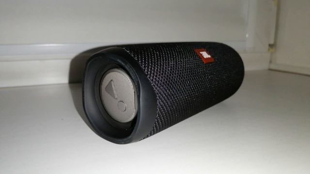 Колонка JBL FLIP 5 LFM 60% Bass test смотреть онлайн
